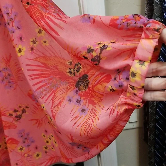 Steve Madden Pink Floral Cape - Picture 3 of 5